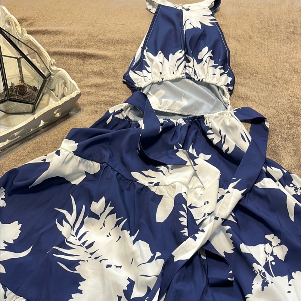 NWOT SHEIN Blue & White Floral Halter Dress, Size Small - Picture 5 of 5